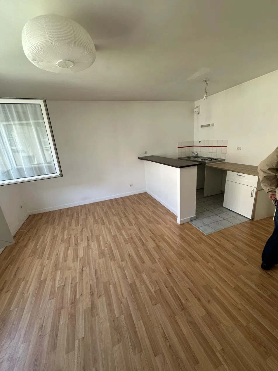 Studio de Hugo avant aménagement
